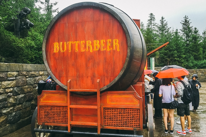 truck selling butterbeer at the Wizarding World of Harry Potter - Osaka Guide: Universal Studios Japan | www.justonecookbook.com