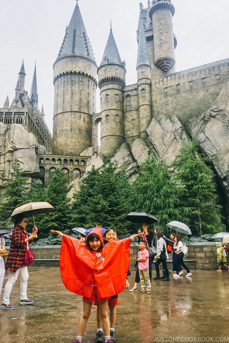 children standing in front of Hogwarts - Osaka Guide: Universal Studios Japan | www.justonecookbook.com