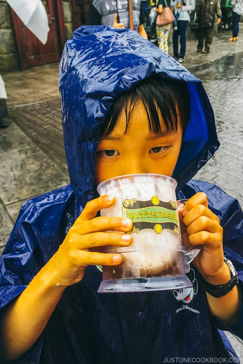 boy drinking butterbeer at the Wizarding World of Harry Potter - Osaka Guide: Universal Studios Japan | www.justonecookbook.com