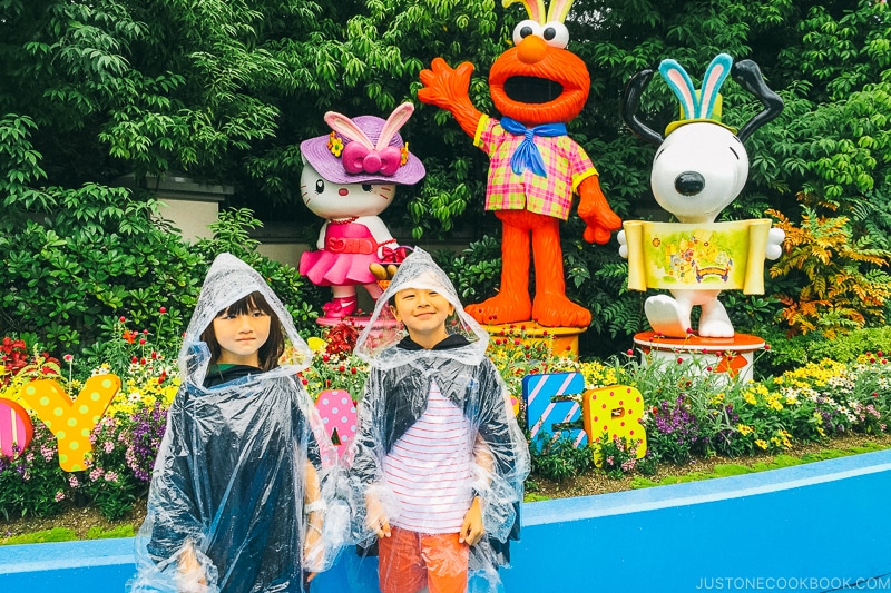 children in front of Wonderland characters - Osaka Guide: Universal Studios Japan | www.justonecookbook.com