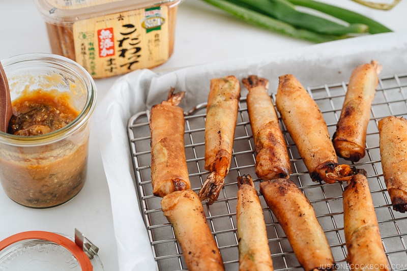 https://www.justonecookbook.com/wp-content/uploads/2019/06/Shrimp-Egg-Rolls-8471-I-2.jpg