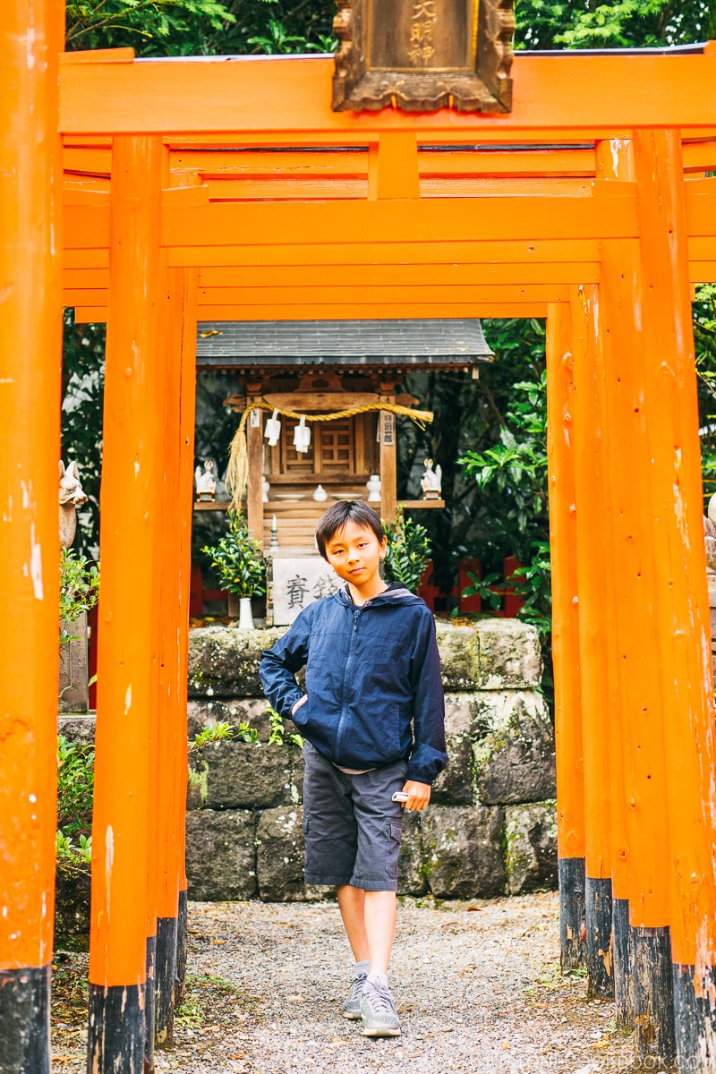 boy inside otori gate - Nikko Travel Guide : Edo Wonderland Nikko Edomura | www.justonecookbook.com