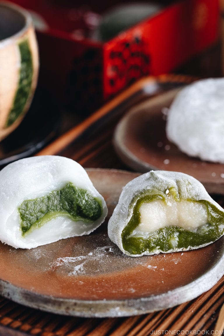 Green Tea Mochi (Video) 抹茶大福 • Just One Cookbook