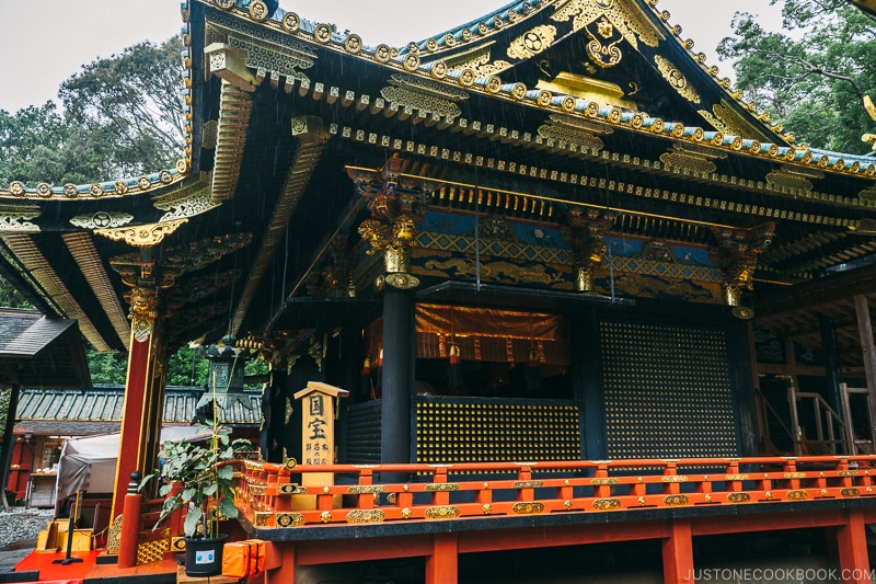 Kunozan Toshogu - Nikko Travel Guide : Nikko Toshogu Shrine | www.justonecookbook.com