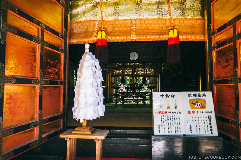 view of the inner shrine - Nikko Travel Guide : Nikko Toshogu Shrine | www.justonecookbook.com
