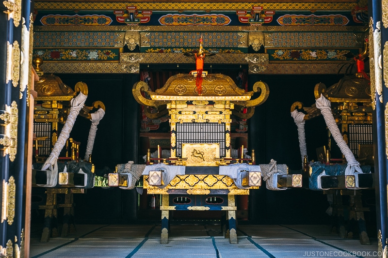 Shinyosha (Portable Shrine House) - Nikko Travel Guide : Nikko Toshogu Shrine | www.justonecookbook.com