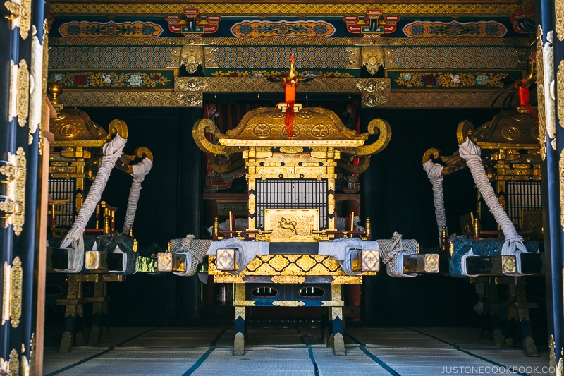 Shinyosha (Portable Shrine House) - Nikko Travel Guide : Nikko Toshogu Shrine | www.justonecookbook.com