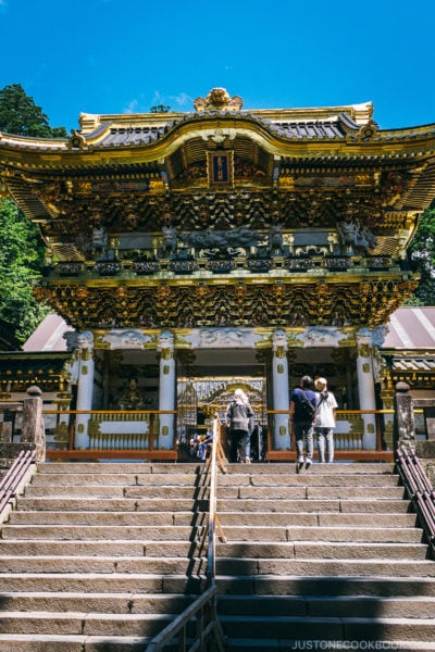 Yomeimon Gate - Nikko Travel Guide : Nikko Toshogu Shrine | www.justonecookbook.com