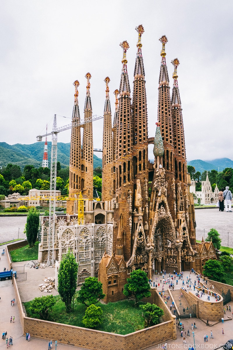 Sagrada Familia - Nikko Travel Guide : Tobu World Square | www.justonecookbook.com