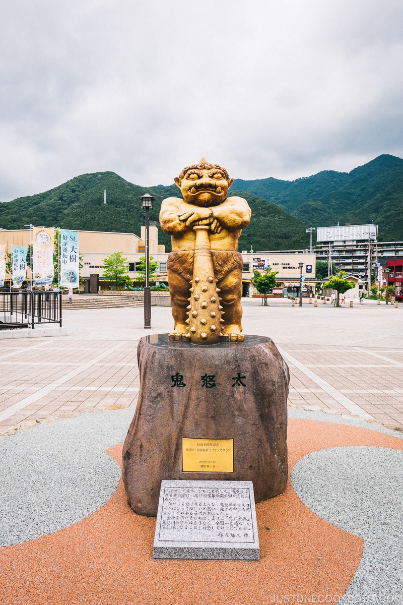 statue of Kinuta at Kinugawa Onsen station - Nikko Travel Guide : Kinugawa Onsen | www.justonecookbook.com