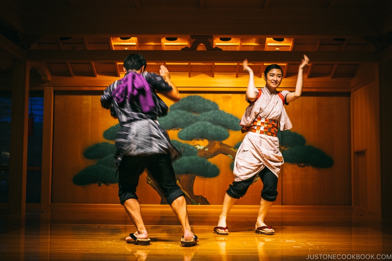 two dancers performing Nikko Geta dance at Hoshino Resorts KAI Nikko - Things to do around Lake Chuzenji | www.justonecookbook.com