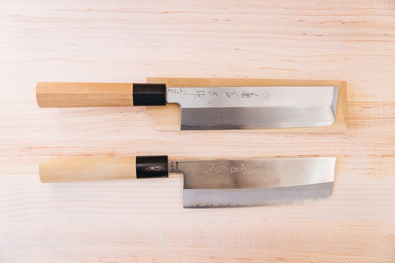 Usuba and Nakiri Knife - Your Guide to Japanese Knives #japan #knife | Easy Japanese Recipes at JustOneCookbook.com