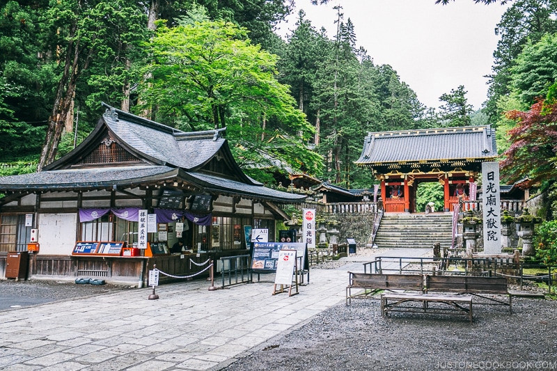 entrance gate at Nikkosanrinnoji Taiyuin - Places to Visit and Things to do in Nikko | www.justonecookbook.com