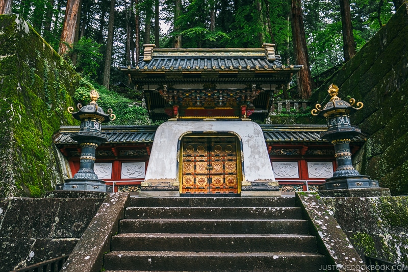 Koukamon gate at Nikkosanrinnoji Taiyuin - Places to Visit and Things to do in Nikko | www.justonecookbook.com