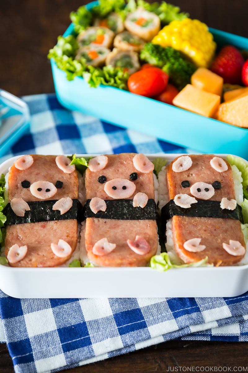 Piggy spam musubi in the two tier bento box.