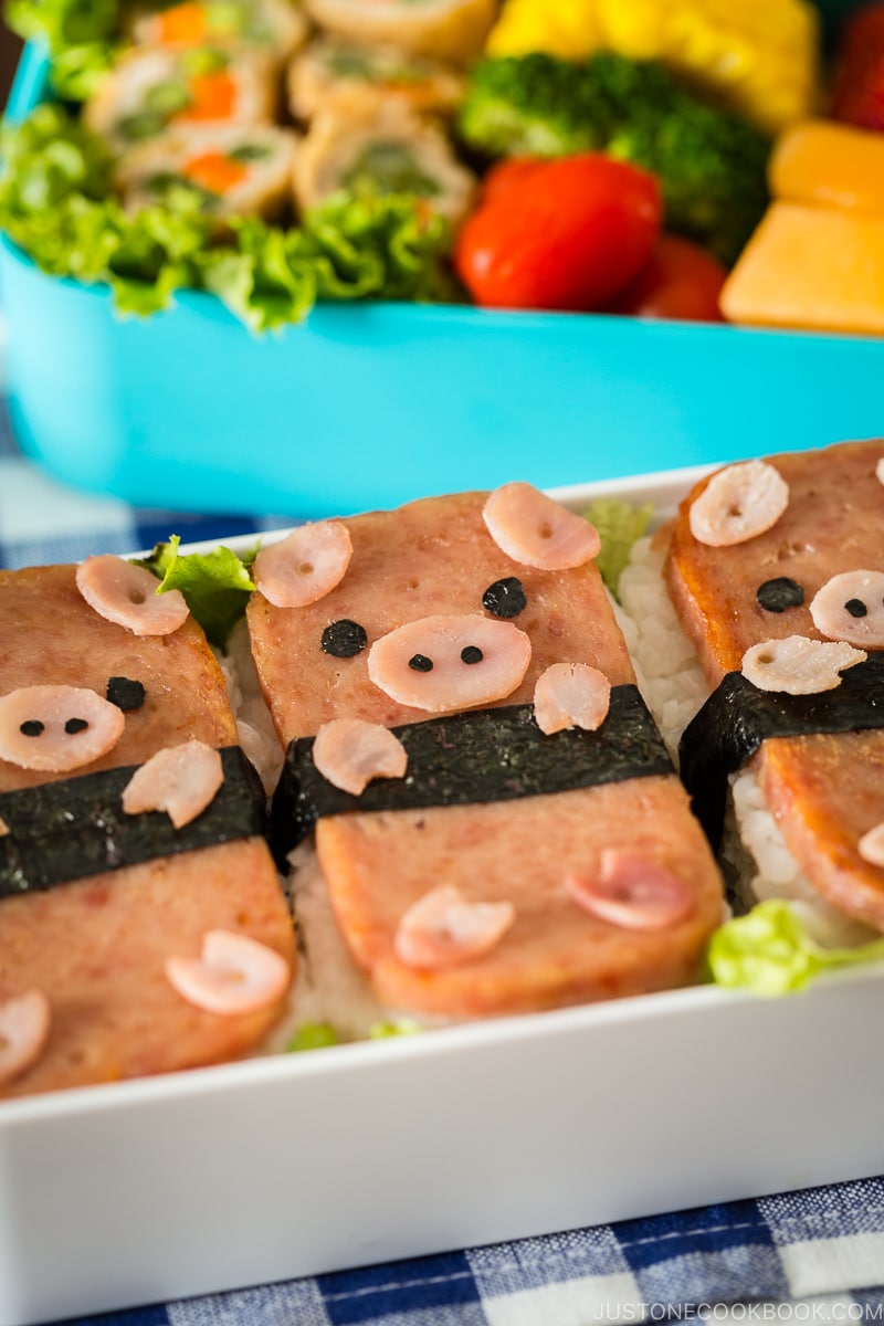 Piggy spam musubi in the two tier bento box.