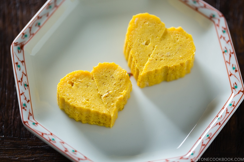 Cut each piece of tamagoyaki diagonally to create "heart" shape.