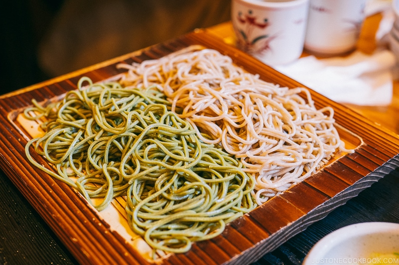 two-color soba at Hashimoto Soba restaurant - Odawara Castle Guide | www.justonecookbook.com 