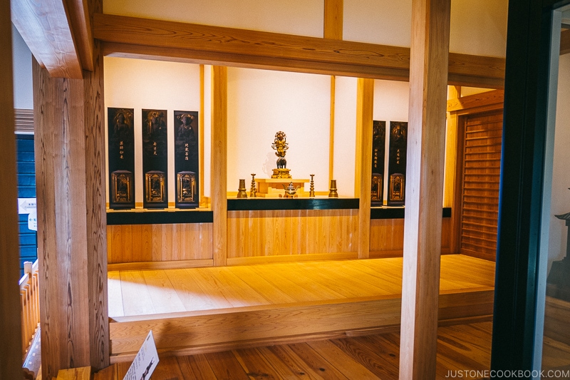 Statue of Marishiten (Goddess of wealth and warrior class) on the 5th floor - Odawara Castle Guide | www.justonecookbook.com 