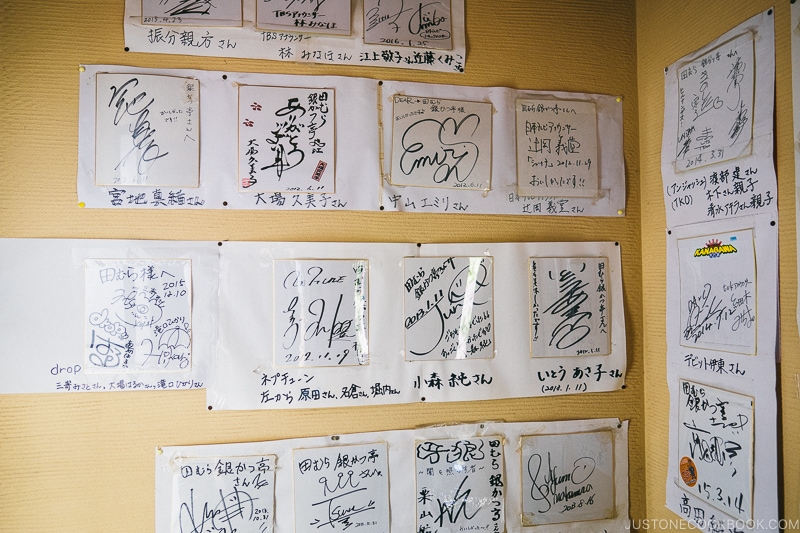Autographs of celebrities on the wall at Tamura Ginkatsu-tei - Hakone Gora Travel Guide | www.justonecookbook.com 