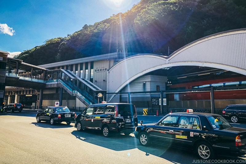 Taxis parked in front of a building 