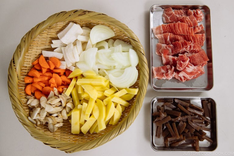 Instant Pot Tonjiru (Pork and Vegetable Miso Soup) 豚汁(圧力鍋) • Just One