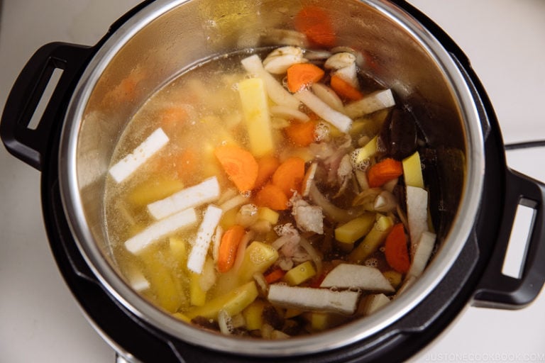 Instant Pot Tonjiru (Pork and Vegetable Miso Soup) 豚汁(圧力鍋) • Just One