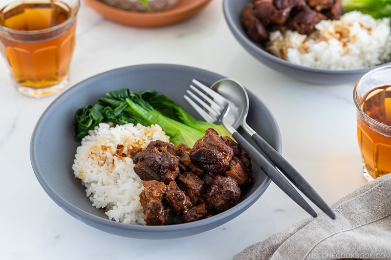 Instant pot honey spare ribs served with rice and steamed bok choy in a grey ceramic bowl.