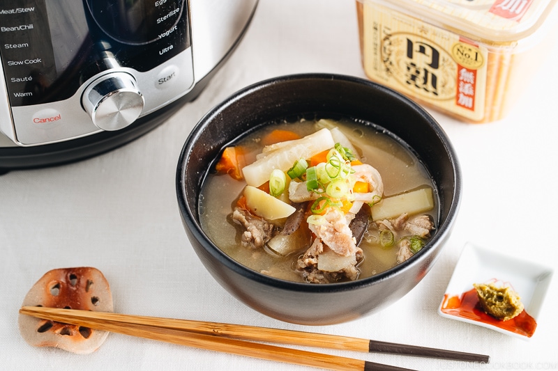 Instant Pot Tonjiru (Pork and Vegetable Miso Soup) ??(???)