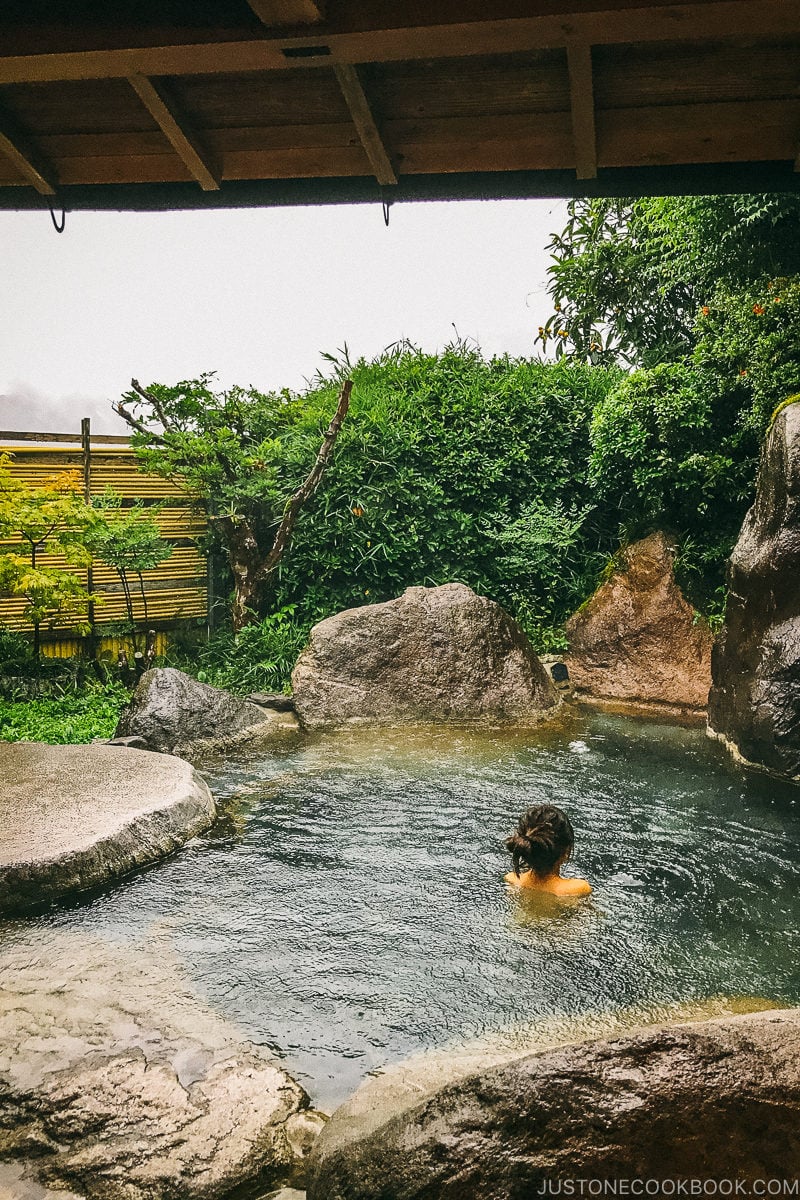 female bathing in hot springs - Onsen Etiquette: Your Guide to Japanese Hot Springs | www.justonecookbook.com 