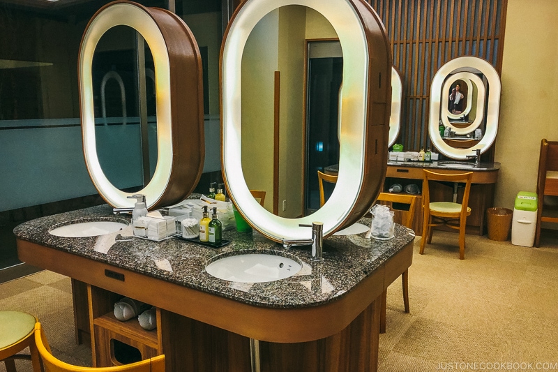 sink and mirror - Onsen Etiquette: Your Guide to Japanese Hot Springs | www.justonecookbook.com