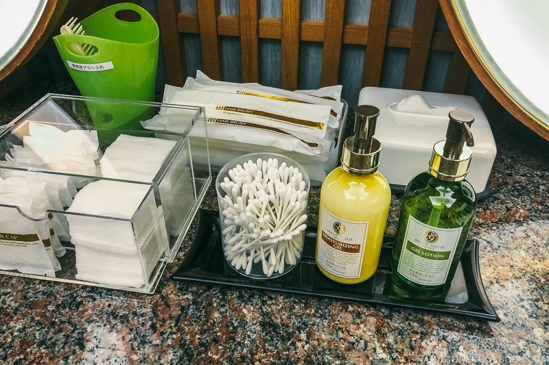 onsen amenities - Onsen Etiquette: Your Guide to Japanese Hot Springs | www.justonecookbook.com