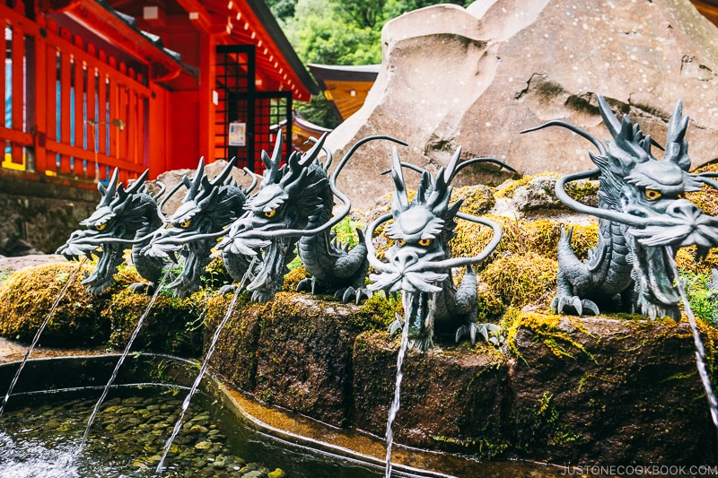 dragon head fountains - Hakone Lake Ashi Guide | www.justonecookbook.com
