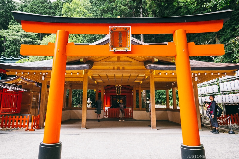 Kuzuryu Shrine (9 headed dragon) in Hakone - Hakone Lake Ashi Guide | www.justonecookbook.com 