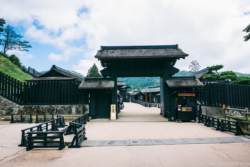 main entrance to Hakone Tokaido Checkpoint - Hakone Lake Ashi Guide | www.justonecookbook.com 