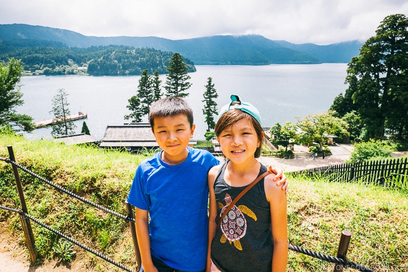 children at Hakone Checkpoint lookout - Hakone Lake Ashi Guide | www.justonecookbook.com