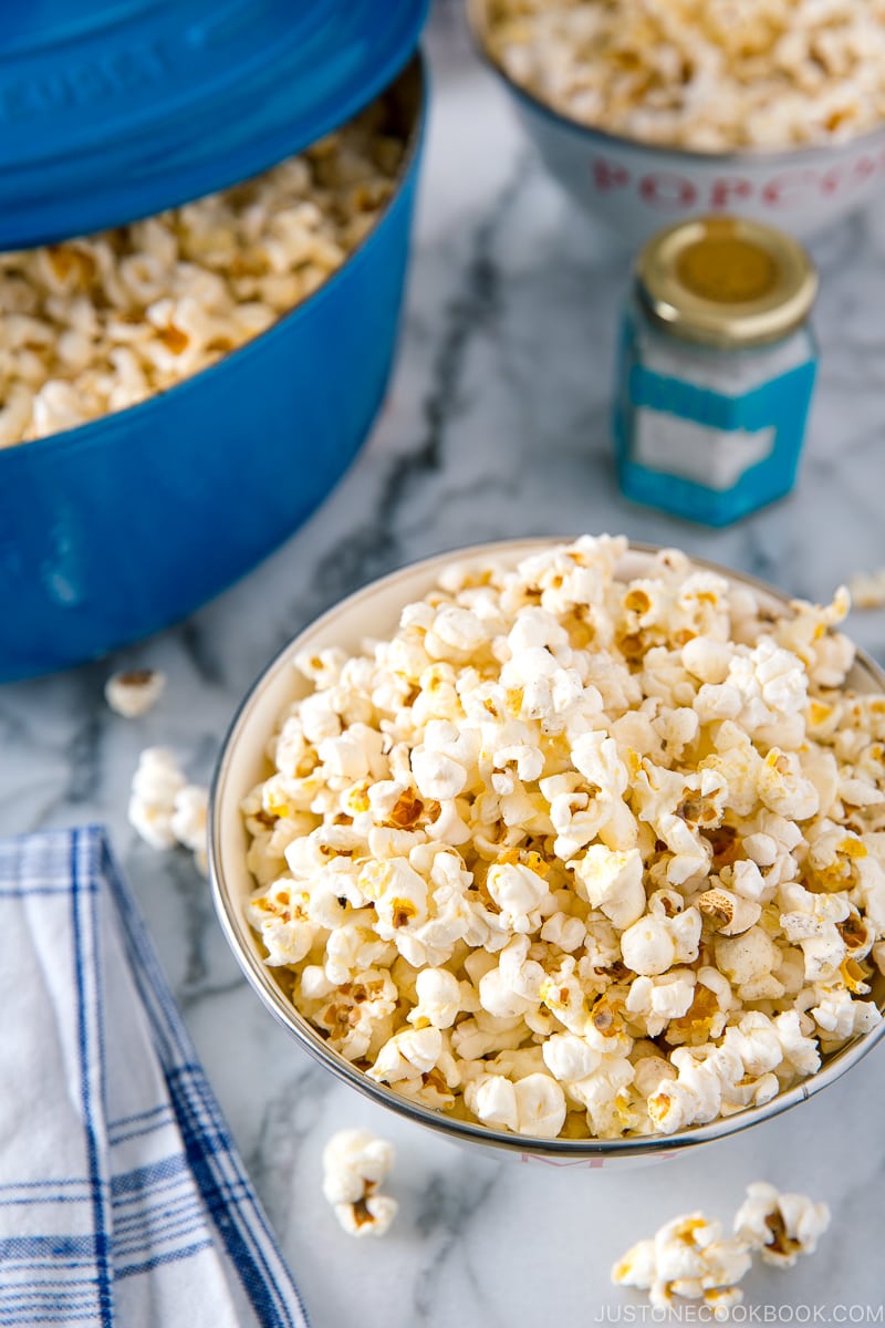 Stovetop Popcorn with Coconut Oil and Sea Salt