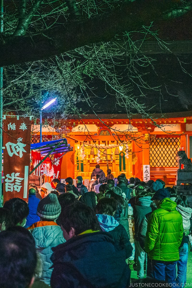 people lined up on New Year's eve at Isawahachimangu - Celebrate New Year at Isawa Onsen in Yamanishi | www.justonecookbook.com 