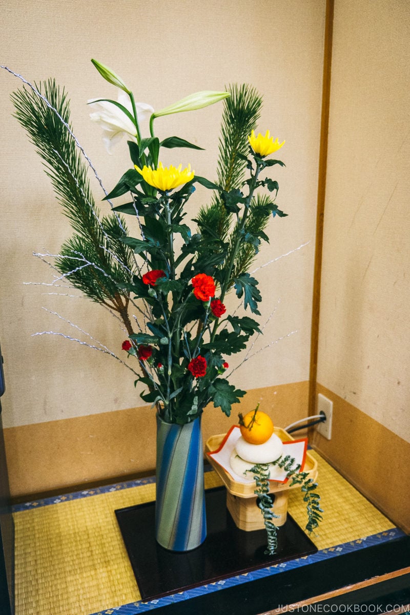 Kagami mochi and New Year decoration - Celebrate New Year at Isawa Onsen in Yamanishi | www.justonecookbook.com 