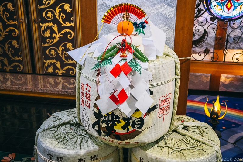 Kagami mochi on top of sake barrel - Celebrate New Year at Isawa Onsen in Yamanishi | www.justonecookbook.com 