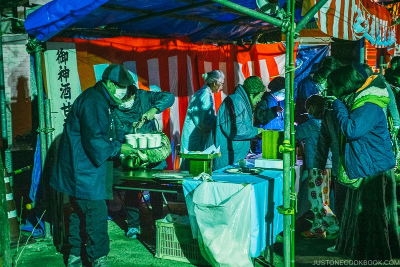 Warm amazake being served to people waiting in line - Celebrate New Year at Isawa Onsen in Yamanishi | www.justonecookbook.com 