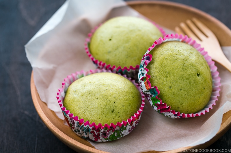 Green tea steamed cake on a wooden plate.