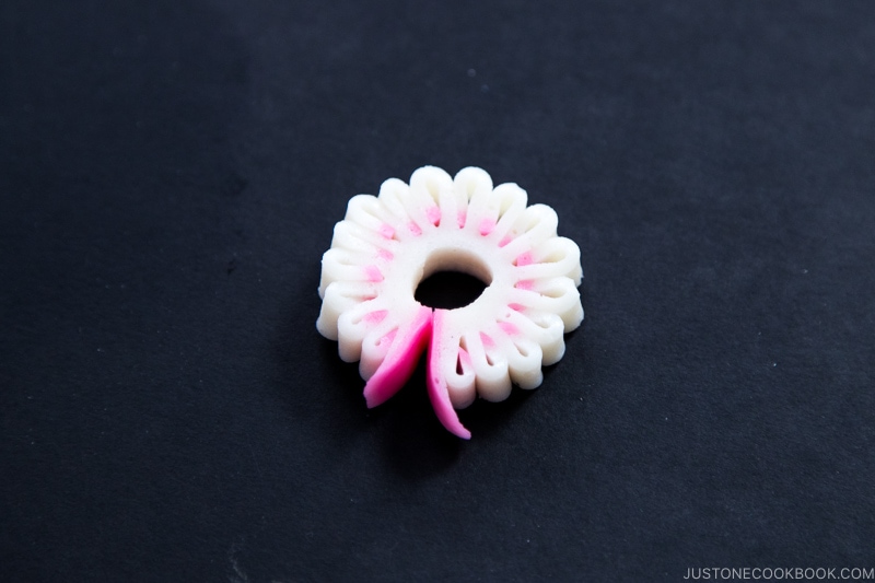 Kamaboko Peacock (Kujaku)