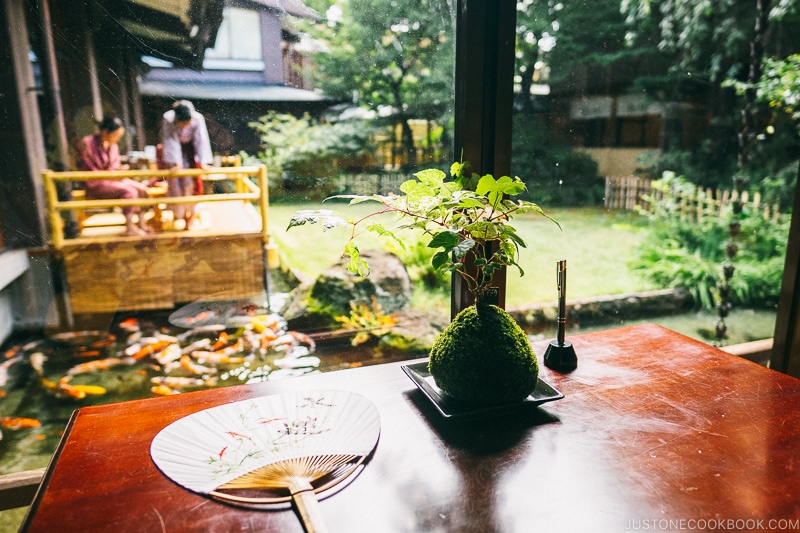 courtyard at Kutsuroginotei Kunitachi - Yamanashi Fruit Picking and Wine Tasting | www.justonecookbook.com