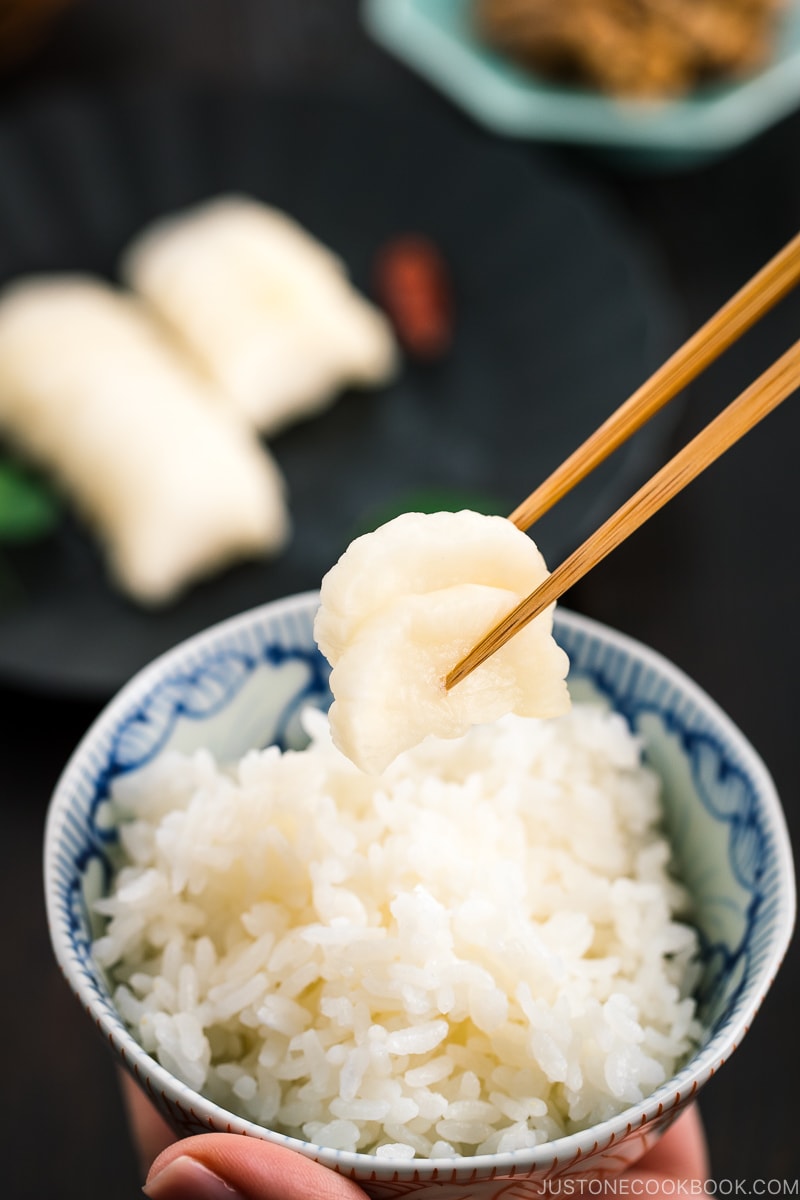 Enjoy the steamed rice with pickled daikon with shio koji.