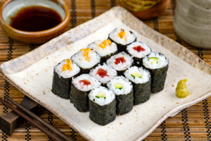 Sushi Rolls (Maki Sushi – Hosomaki) (Video) 細巻き