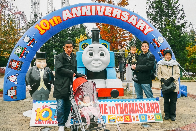 family taking picture at Thomasland - Things to do around Lake Kawaguchi | www.justonecookbook.com