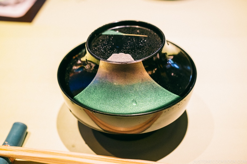 Bowl with Mt. Fuji design at Hotel Kaneyamaen - Things to do around Lake Kawaguchi | www.justonecookbook.com 