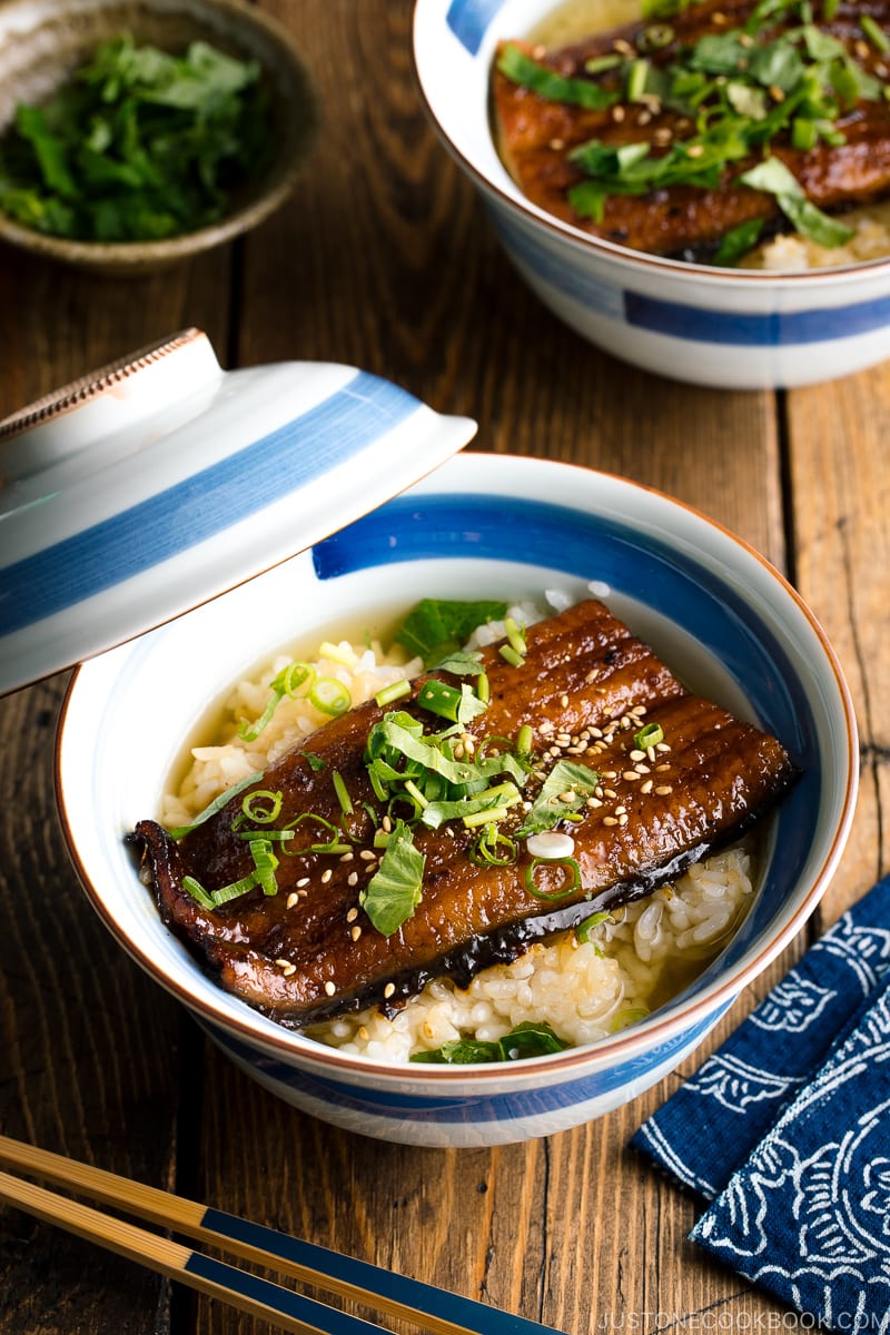 Unagi Chazuke in a Japanese donburi bowl.