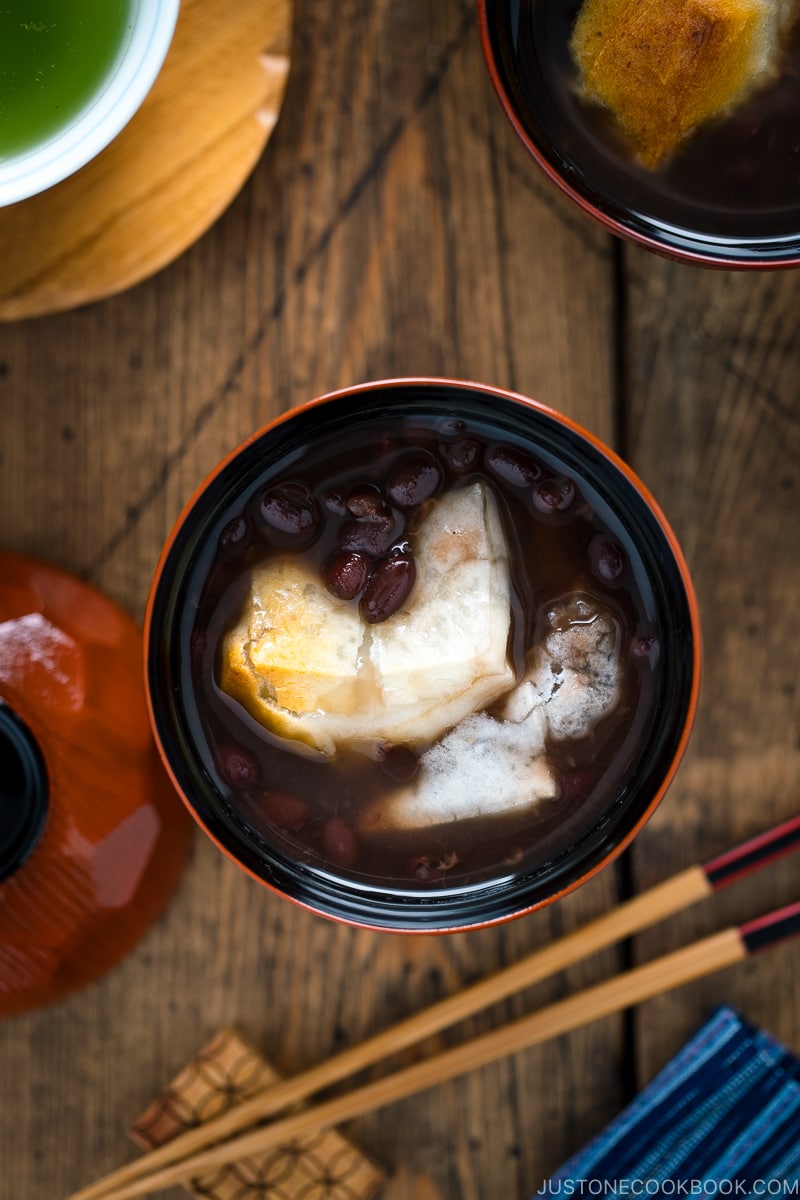 Japanese lacquer bowls containing red bean soup with mochi.